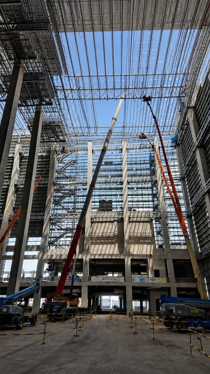 Tall ASRS cold store construction interior