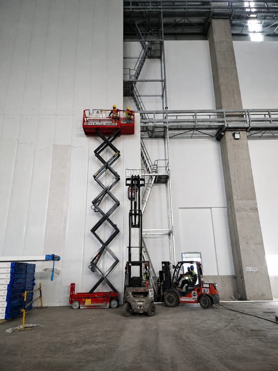 Cold room panel installation at height