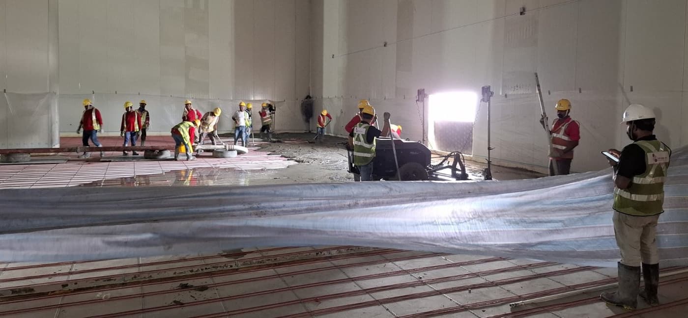 Floor heating cable and thermal build-up construction works